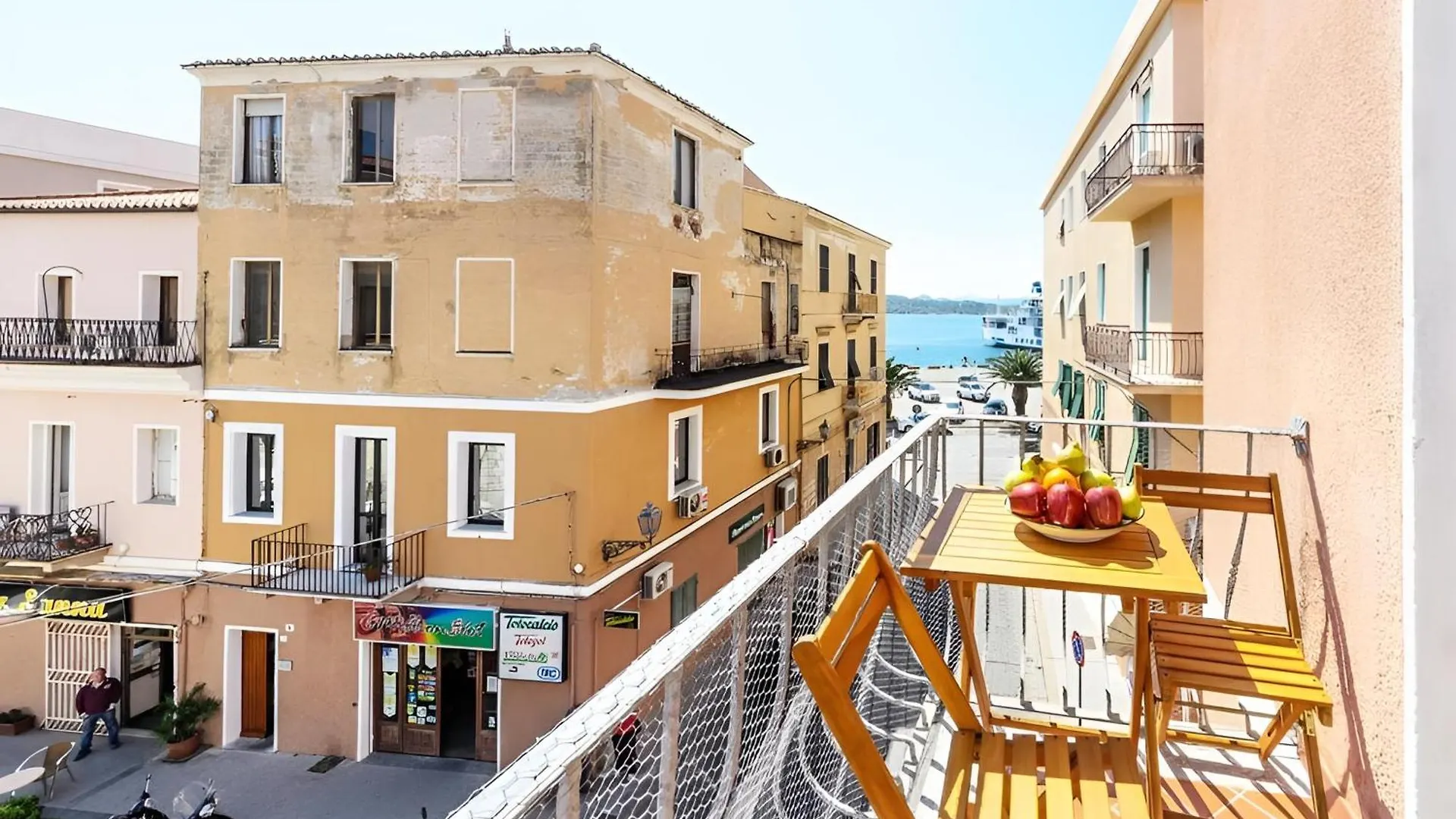 Splendido Appartamento In Pieno Centro Dell'Isola La Maddalena  Italien
